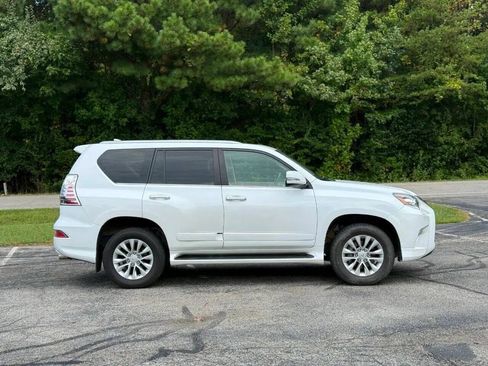 Used 2018 Lexus GX 460 Premium image 2