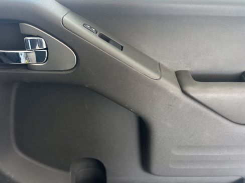 Used 2018 Nissan Frontier SV RWD image 17