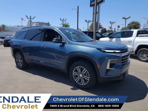 Certified 2025 Chevrolet Traverse LT FWD image 2