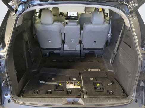 Used 2025 Toyota Sienna XLE image 14
