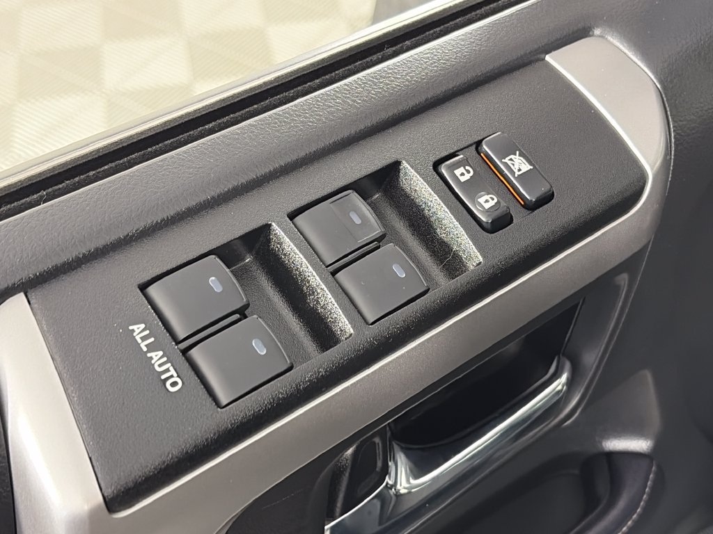 Used 2022 Toyota 4Runner SR5 AWD/4WD image 26