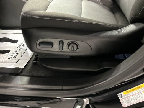 Used 2025 Chevrolet Blazer LT FWD image 13