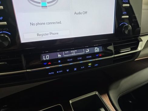 Certified 2023 Toyota Sienna LE FWD image 21