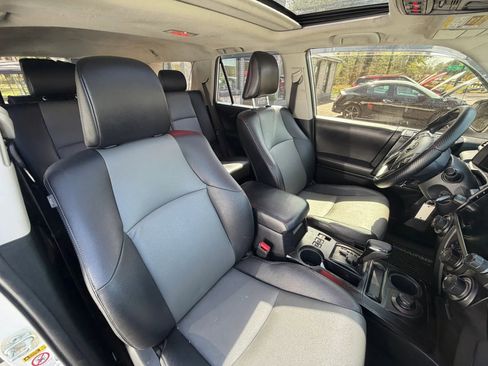 Used 2017 Toyota 4Runner SR5 Premium image 5