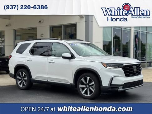 Used 2024 Honda Pilot Touring image 1