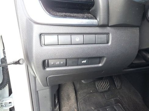 Used 2023 Nissan Rogue SL w/ SL Premium Package image 16