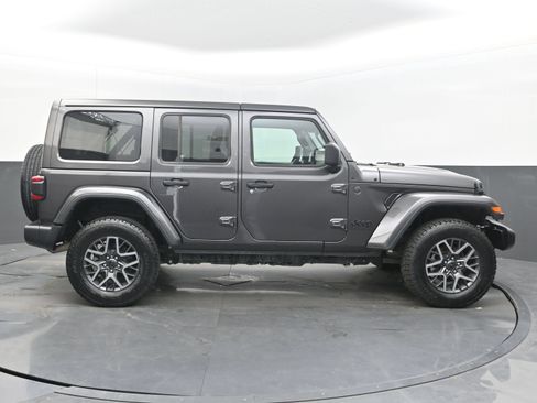Used 2025 Jeep Wrangler Unlimited Sahara AWD/4WD image 10