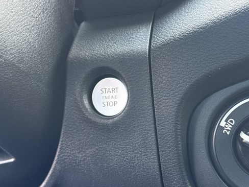 Used 2022 Nissan Frontier PRO-4X AWD/4WD image 23