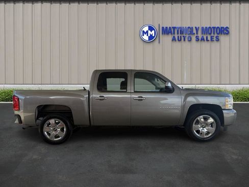 Used 2009 Chevrolet Silverado 1500 LT w/ Regional Value Package image 2