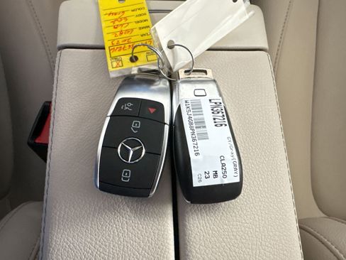 Used 2023 Mercedes-Benz CLA 250 image 33