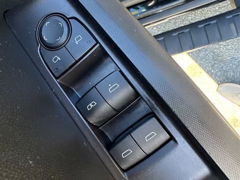 Used 2024 Chevrolet Colorado Trail Boss w/ Technology Package image 30