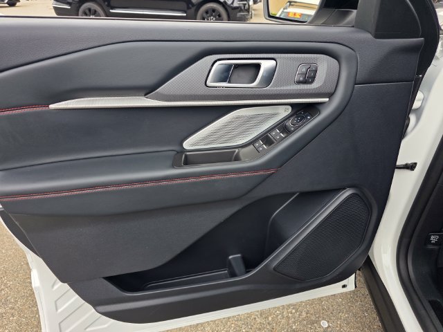 Used 2025 Ford Explorer ST AWD/4WD image 8