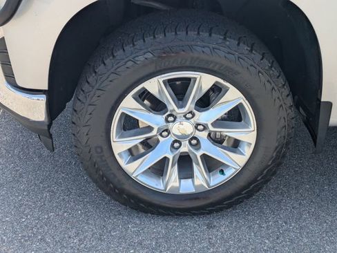 Used 2021 Chevrolet Silverado 1500 LTZ w/ LTZ Premium Package AWD/4WD image 12