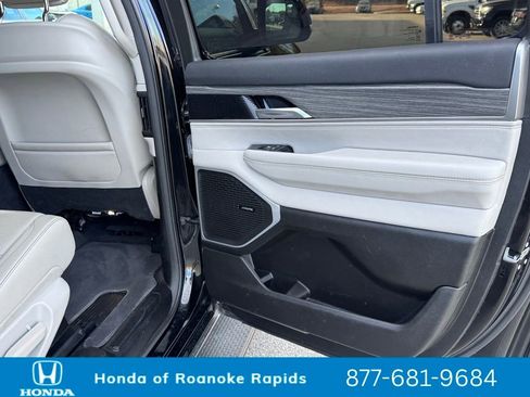 Used 2024 Jeep Wagoneer L Series II w/ Flexible Seating Group image 28