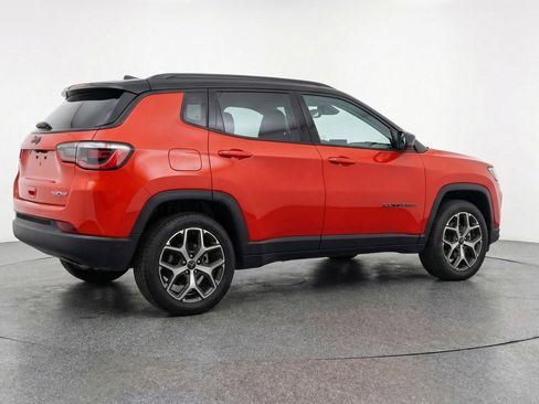 Used 2025 Jeep Compass Limited image 9