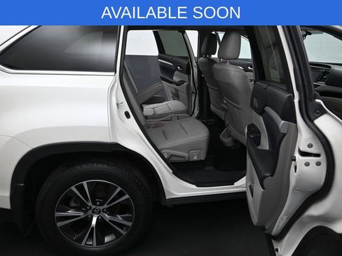 Used 2016 Toyota Highlander XLE AWD/4WD image 33