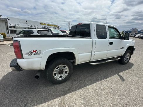 Used 2006 Chevrolet Silverado 2500 LT w/ Heavy-Duty Power Package image 3