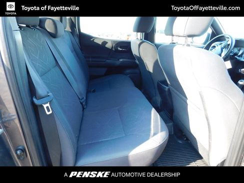 Used 2016 Toyota Tacoma TRD Off-Road image 5