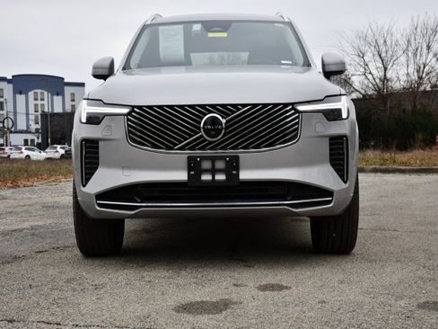 Certified 2025 Volvo XC90 B6 Plus image 2