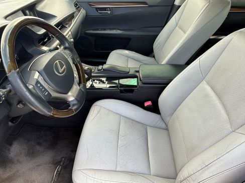 Used 2013 Lexus ES 350 w/ Luxury Pkg image 5