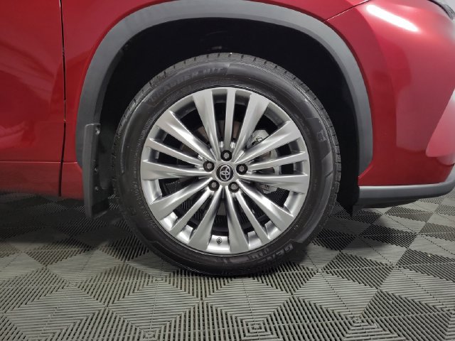 Used 2024 Toyota Highlander Platinum FWD image 11