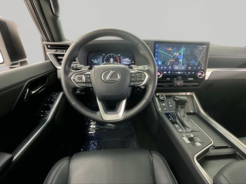 Used 2024 Lexus GX 550 w/ Accessory Package (2T) AWD/4WD image 8