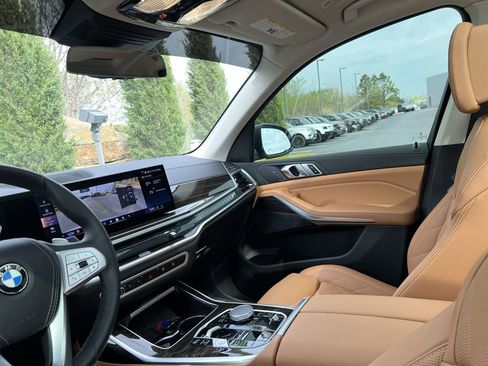 Used 2024 BMW X7 xDrive40i w/ Parking Assistance Package AWD/4WD image 13