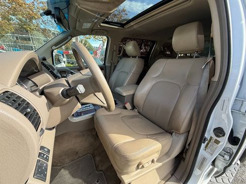 Used 2011 Nissan Pathfinder LE w/ Navigation Pkg image 12