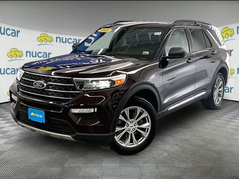 Used 2023 Ford Explorer XLT w/ Equipment Group 202A AWD/4WD image 3