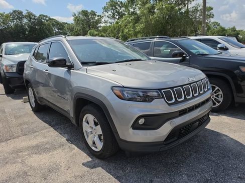 Used 2022 Jeep Compass Latitude FWD image 2