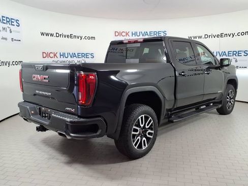 Used 2024 GMC Sierra 1500 AT4 w/ Technology Package AWD/4WD image 4