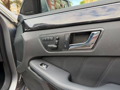 Used 2010 Mercedes-Benz E 550 Sedan image 57