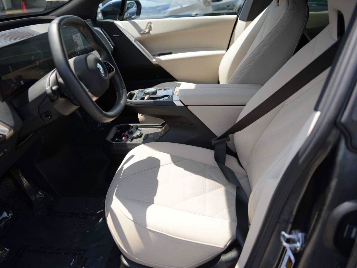 Used 2026 BMW iX xDrive45 AWD/4WD image 15