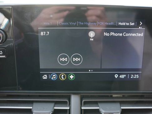 Certified 2025 Chevrolet Trax RS w/ Sunroof Package image 23