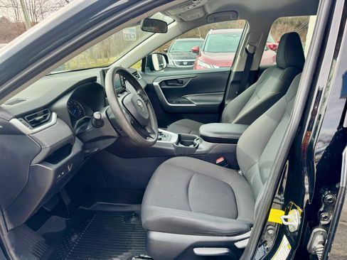 Used 2019 Toyota RAV4 LE image 20