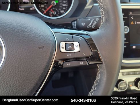 Used 2021 Volkswagen Tiguan SE w/ Panoramic Sunroof Package image 21