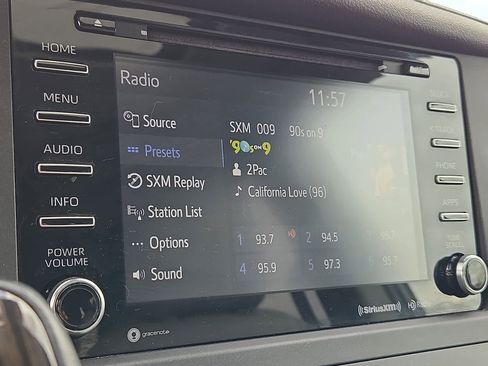 Used 2018 Toyota Sienna XLE FWD image 19