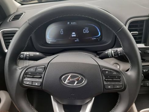 Used 2025 Hyundai Venue SEL FWD image 28