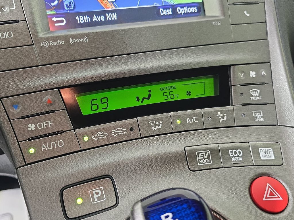 Used 2015 Toyota Prius Persona Series FWD image 20