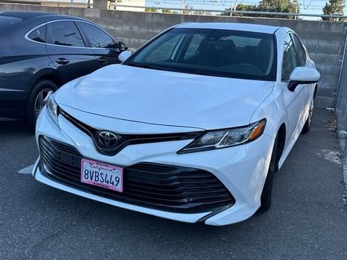 Used 2019 Toyota Camry LE FWD image 8