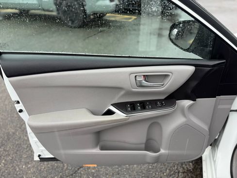 Used 2016 Toyota Camry LE image 27