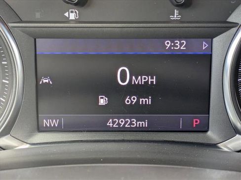 Used 2023 GMC Terrain SLT image 11