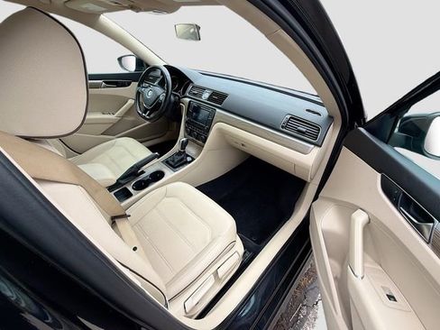 Used 2017 Volkswagen Passat 1.8T SE image 28