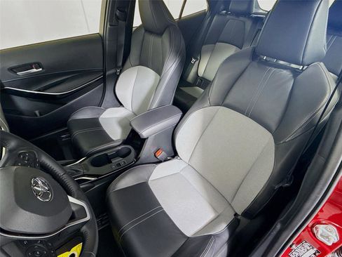 Used 2025 Toyota Corolla XSE image 2