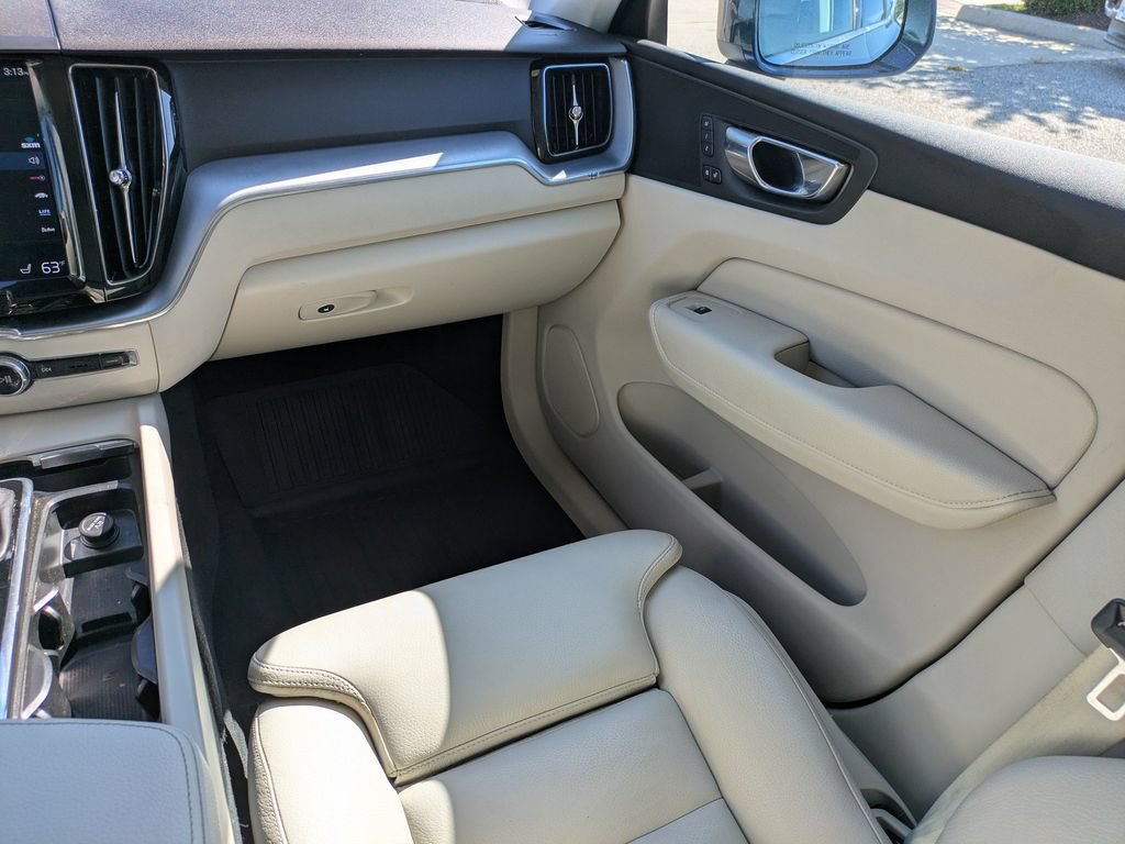 Used 2019 Volvo XC60 T6 Momentum w/ Premium Package AWD/4WD image 17