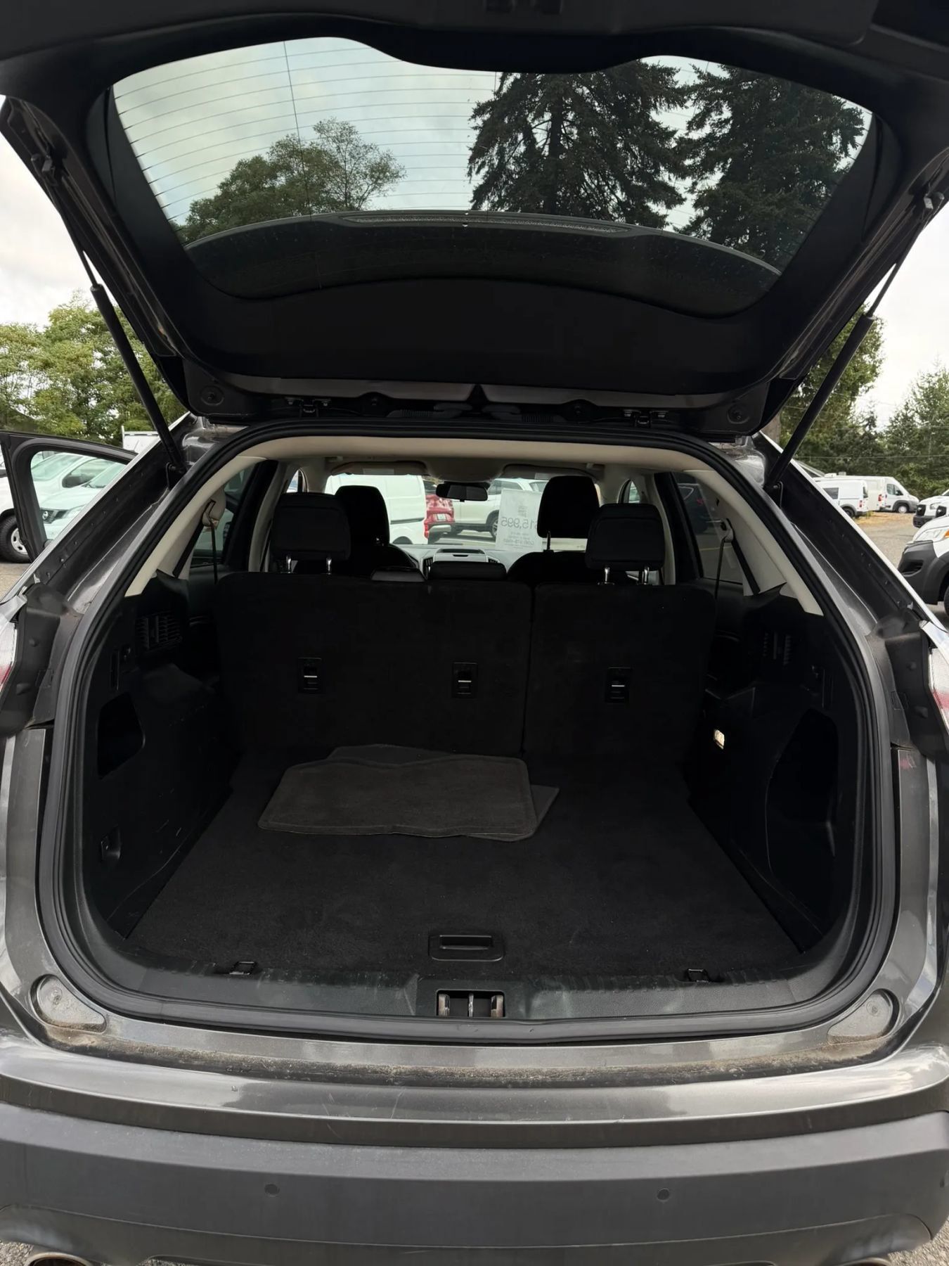 Used 2020 Ford Edge SE FWD image 31