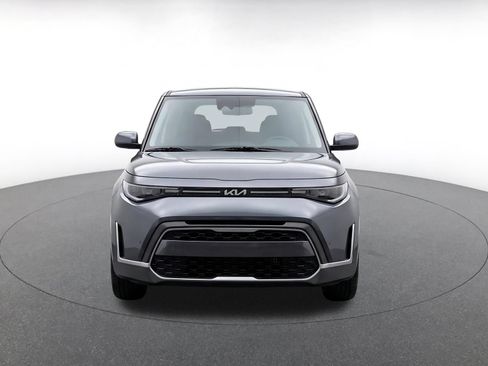 Used 2025 Kia Soul LX w/ LX Technology Package FWD image 2