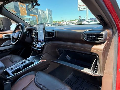 Used 2022 Ford Explorer King Ranch w/ Technology Package AWD/4WD image 11