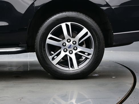 Used 2022 Ford Expedition Max Limited image 9