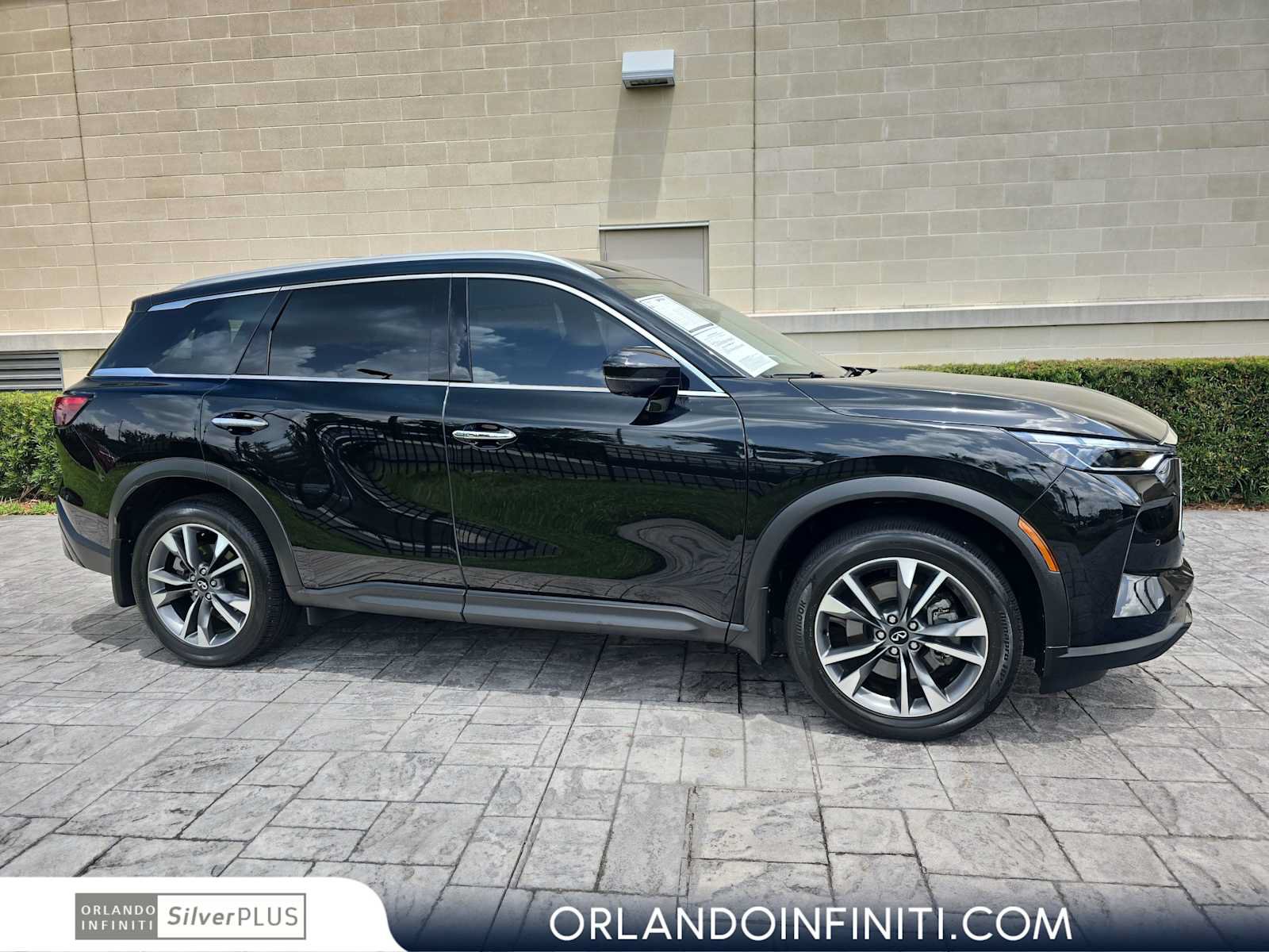 Used 2025 INFINITI QX60 Luxe FWD image 1